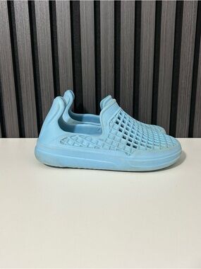 Lusso cloud scenario blue slip on perforated